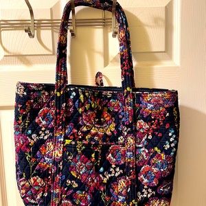 Vera Bradley large Vera tote bag! Clean and smoke free.